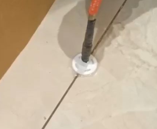禹城瓷砖空鼓维修公司专业解答瓷砖在铺贴过程中，如果没有涂抹均匀到位的粘结材料（如水泥砂浆或瓷砖胶），可能会导致以下问题